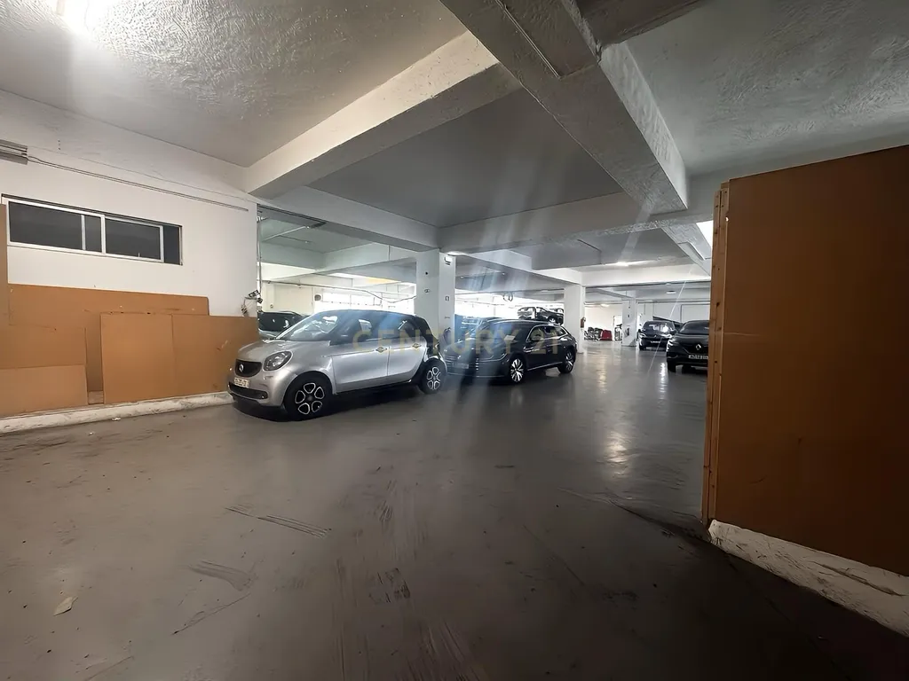 Armazém com 947 m2 a 5 min. do Aeroporto de Lisboa - Image 7