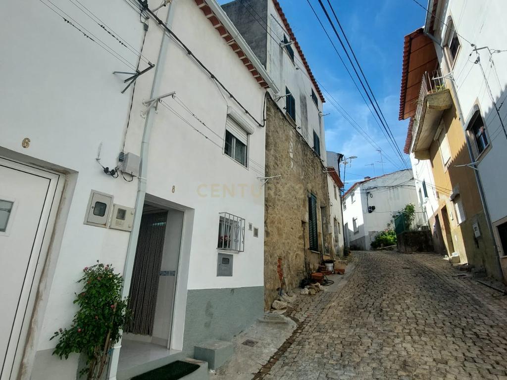 Moradia T2 em Idanha a Nova - Oportunidade Única! - Image 1