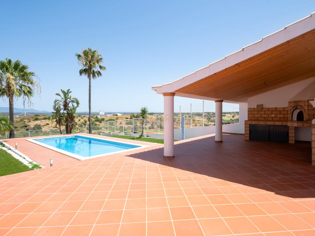 Moradia T3+1 em excelente estado com piscina e garagem, junto ao novo golfe! - Image 23