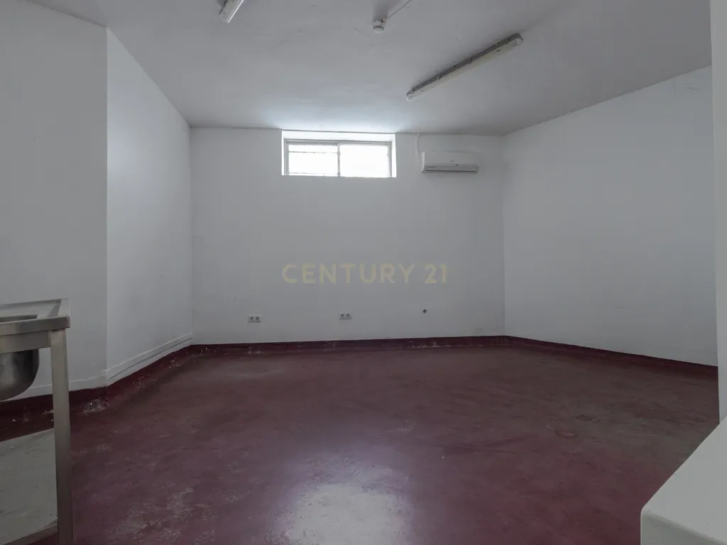 Ativo Comercial Multiuso com 494 m² | Clínica, Showroom, Self-Storage, Formação ou Operação Empresarial - Image 9