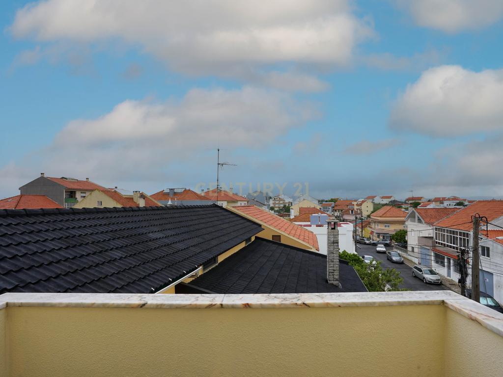 Apartamento T3 em Loures com Vista Panorâmica e Boa Localização - Image 6