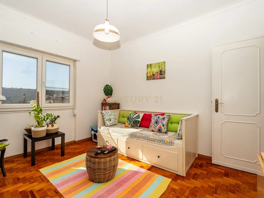 Apartamento T2 na Povoa de Santo Adrião com Excelente Localização e Conforto - Image 2