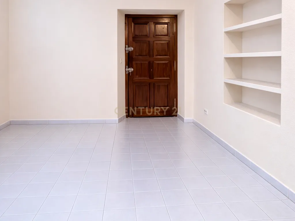 Edifício exclusivo com grande potencial numa das melhores zonas de Trujillo - Image 15