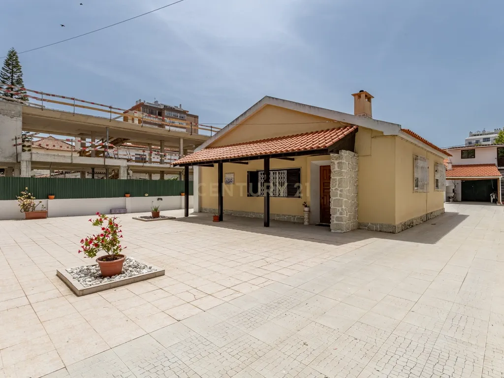 Propriedade bifamiliar T6 na Costa da Caparica. - Image 4
