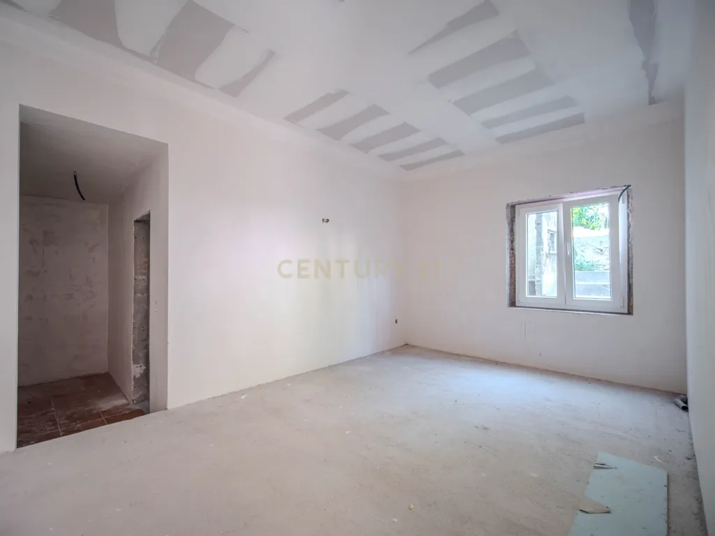 Moradia T3 com Espaço Comercial | São Pedro da Cova (Adega Azul) - Image 29