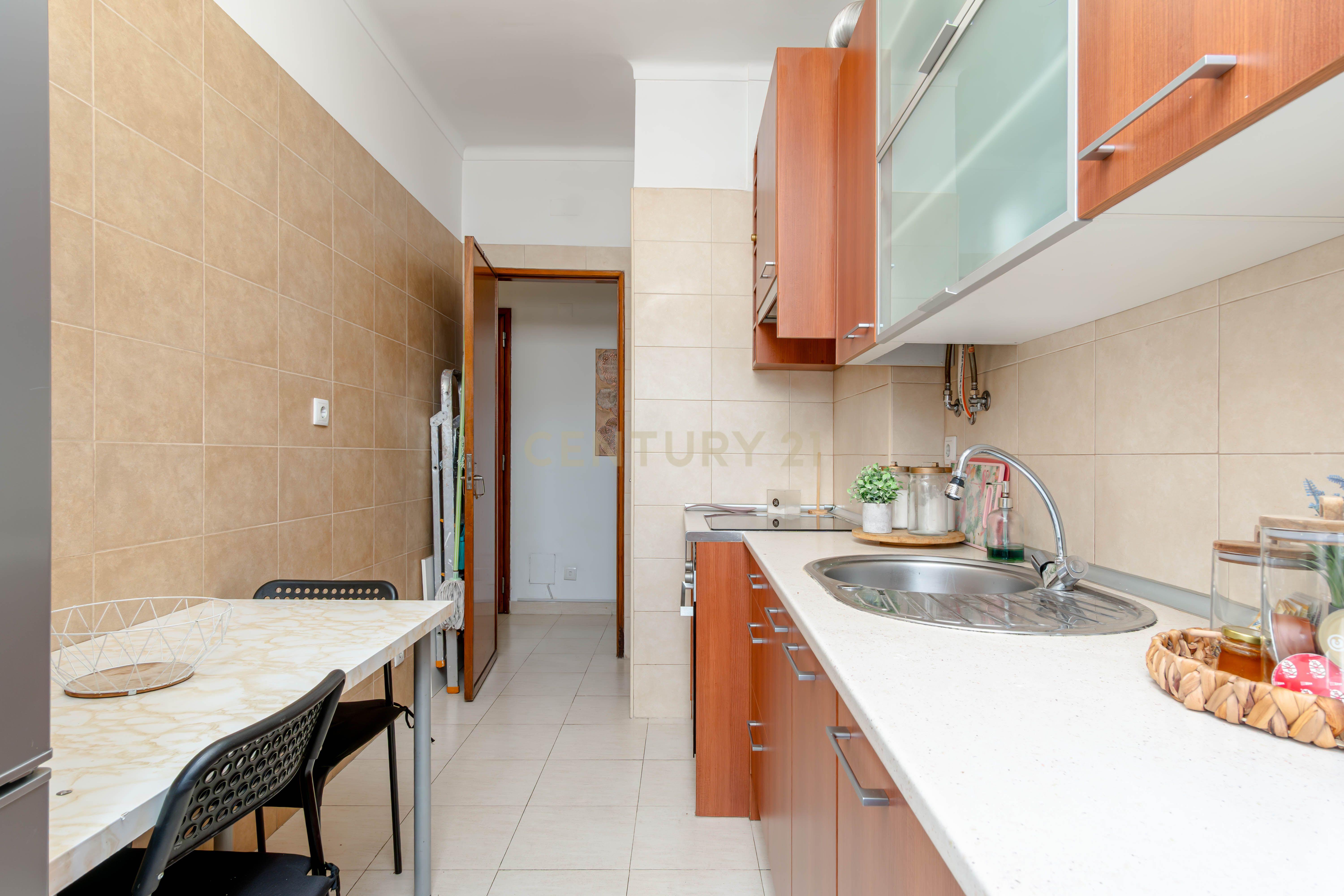 Fotografia 5 de Apartamento  T2 no Cacém  com muita luz natural e com elevador! - CPCV assinado