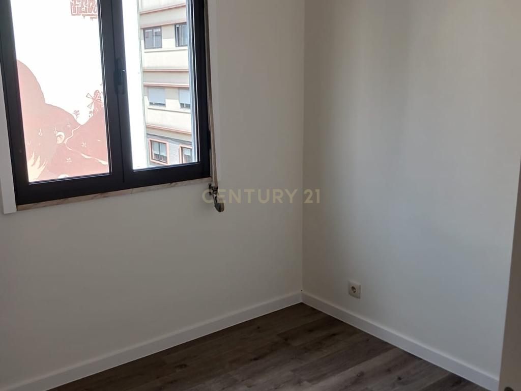 Arrenda-se Apartamento T2 no Porto – Localização Privilegiada com Garagem Fechada - Image 8