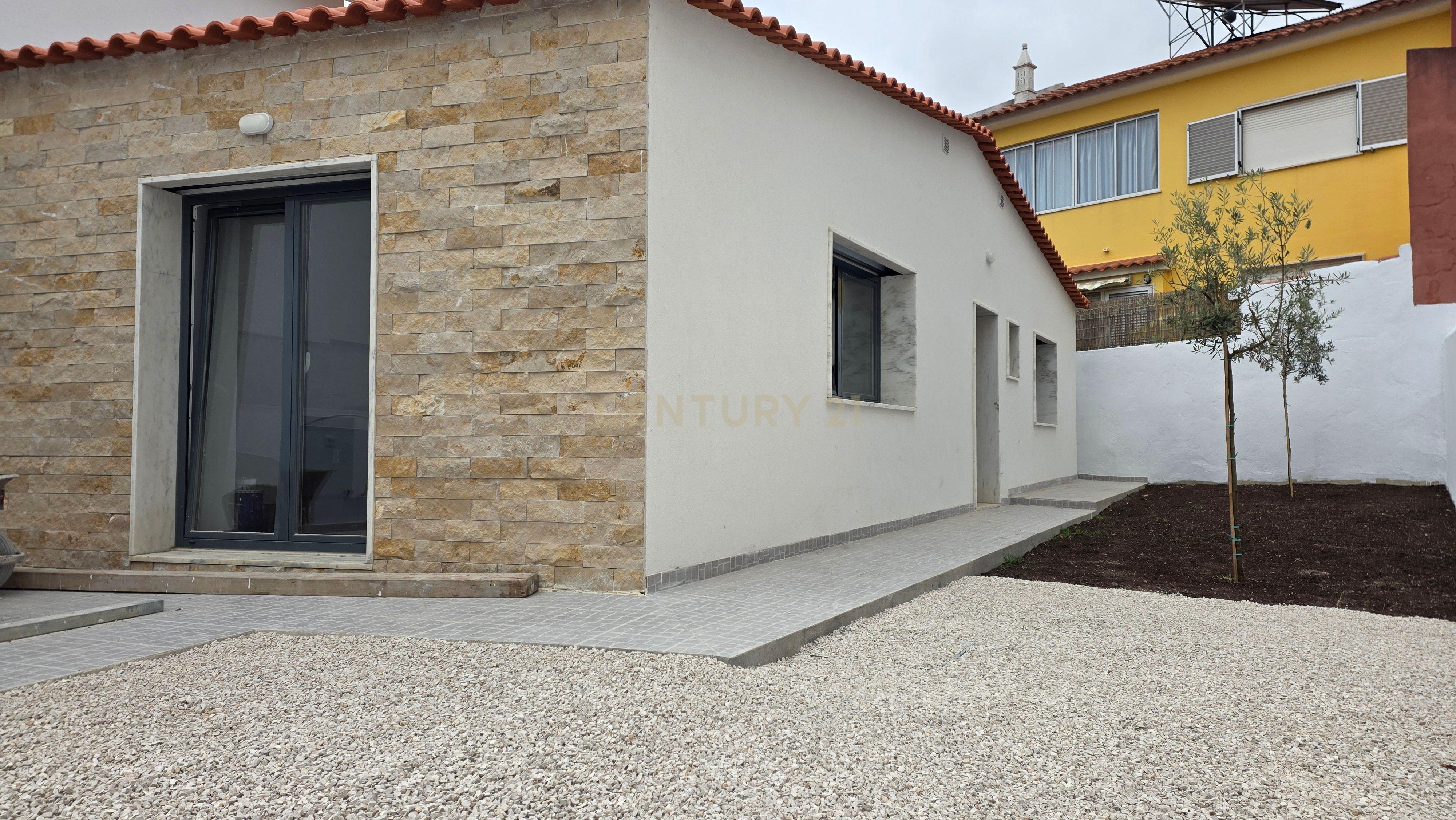 Lourel Sintra,  moradia T2 térrea, nova a estrear