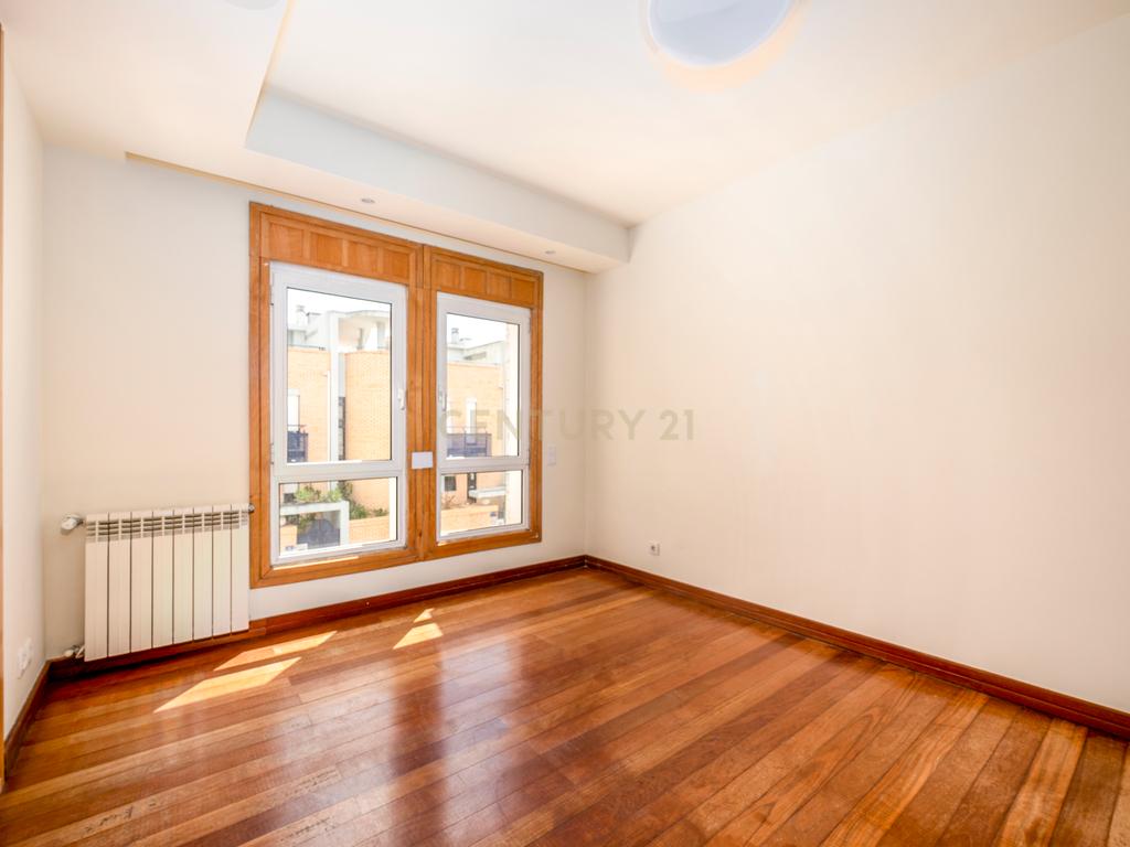 Moradia T4+1 em Condomínio Privado – Parque das Nações, Lisboa - Image 28