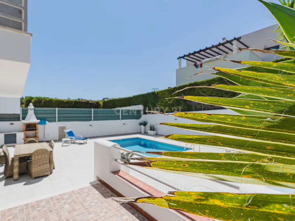 Moradia com 3 Quartos com Piscina - Urbanização Quinta do Rogel - Alcantarilha - Algarve - Image 7
