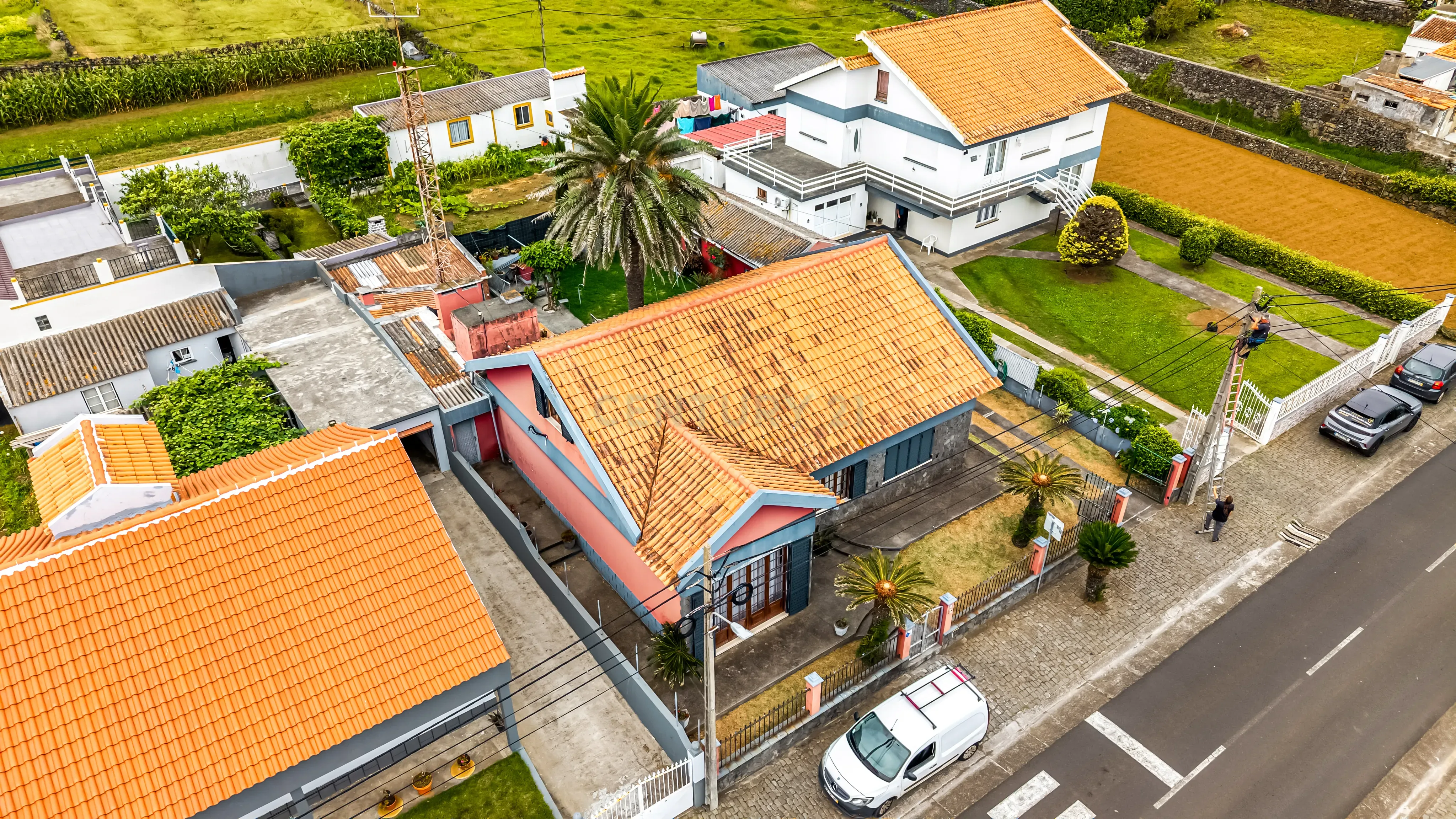 Fotografia 9 de Moradia T2 + 1  com Jardim e Garagem em Porto Judeu - Angra do Heroismo