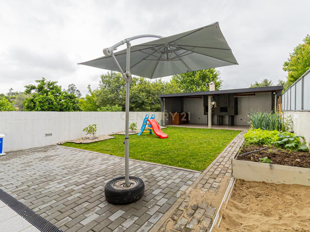 Moradia em Banda, Torre, Amares Braga  - Image 1