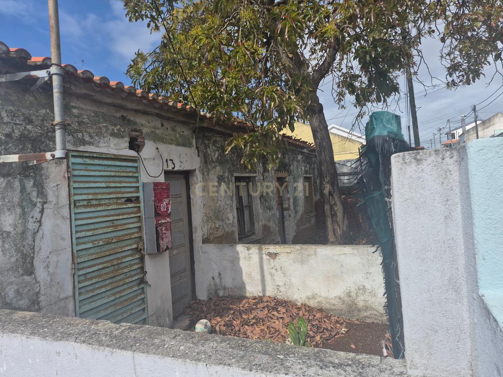 Prédios Urbanos na Sobreda – Transforme este Espaço na Casa dos Seus Sonho - Image 2