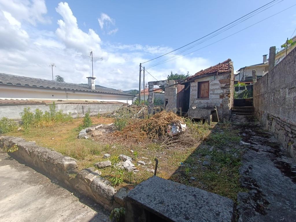Moradia/ruína térrea em Santo Tirso com vista para o Parque de Geão - Image 4