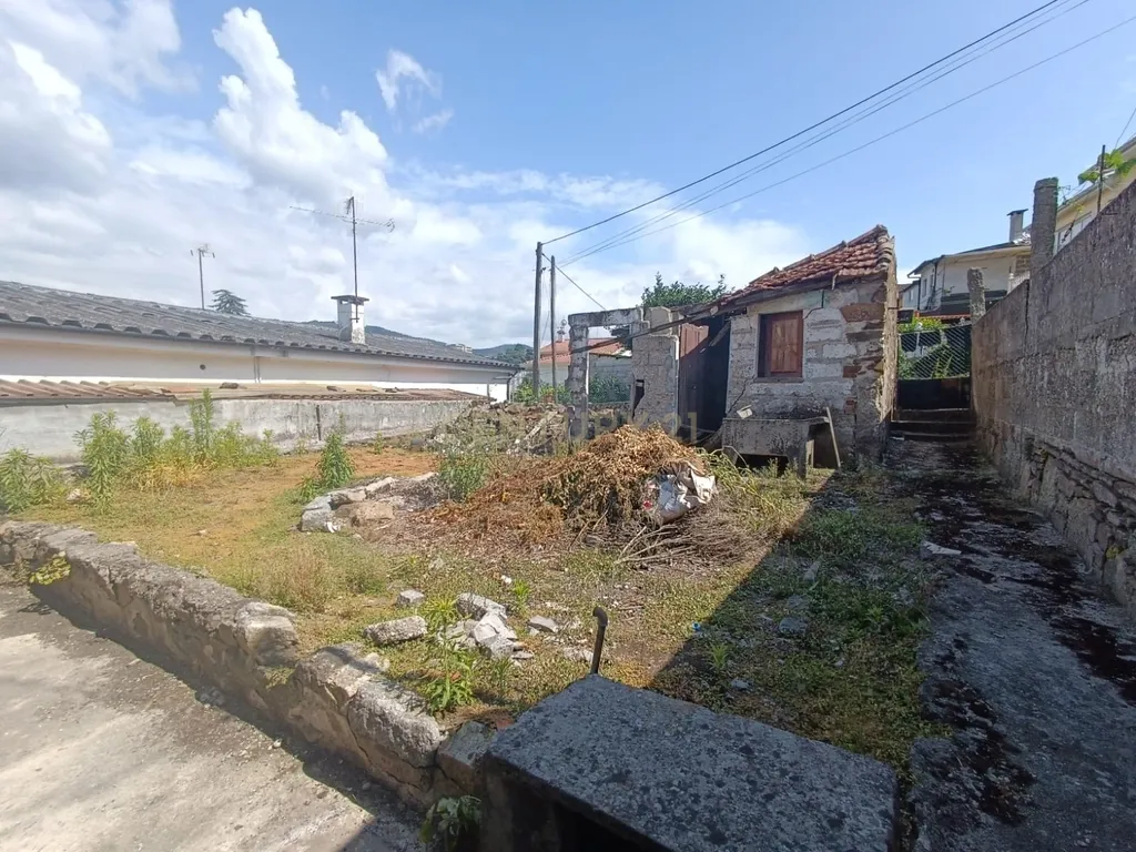 Moradia/ruína térrea em Santo Tirso com vista para o Parque de Geão - Image 4