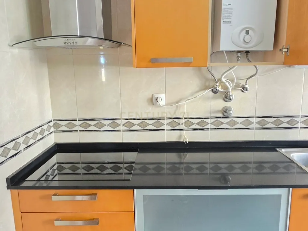 Excelente apartamento T2 com parqueamento - Image 4