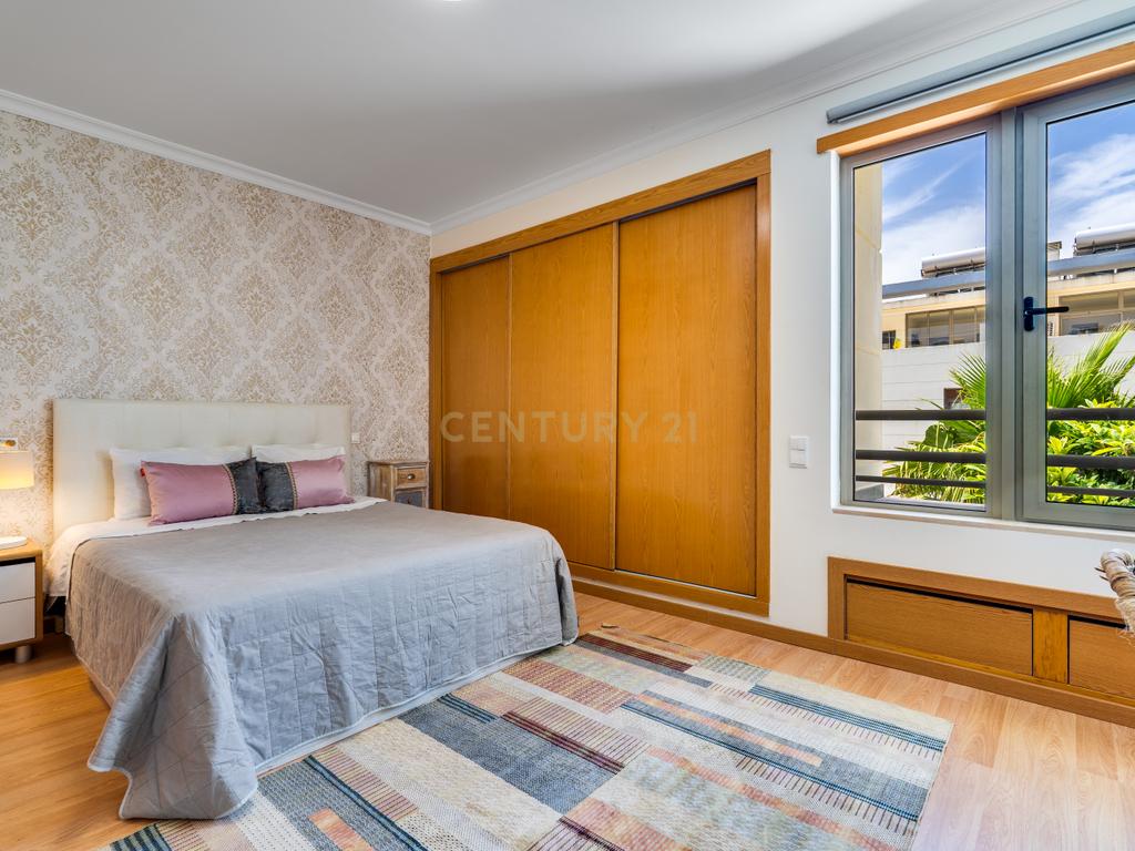 Moradia T2+1 geminada | Piscina - Garagem | Localização: Ferreiras, Centro - Image 22