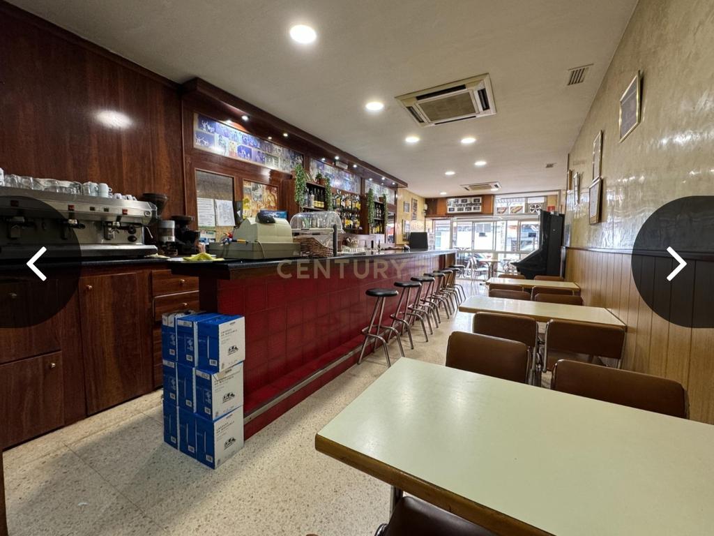 Vende-se espaço comercial na Rua Francesc Martí i Mora, 63 - Image 3