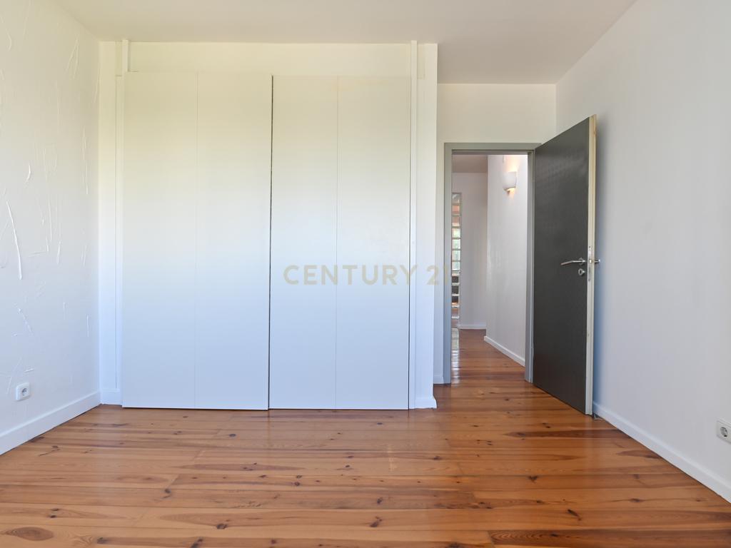 T2 - Carcavelos (Cascais) - Totalmente remodelado e equipado - Image 9