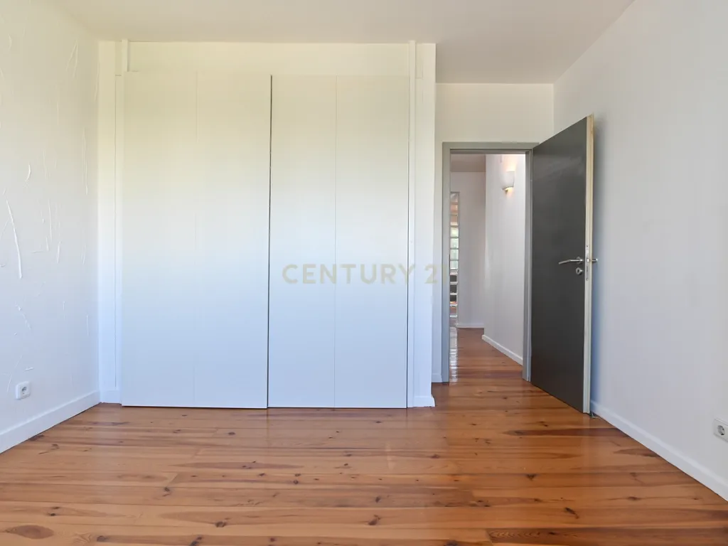 T2 - Carcavelos (Cascais) - Totalmente remodelado e equipado - Image 9