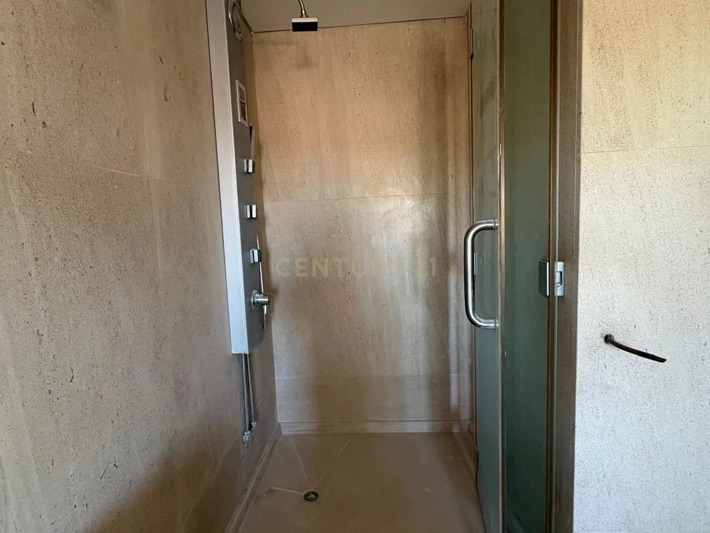 Moradia T4 com amplo lote de 1.262 m² e grande potencial - Image 21