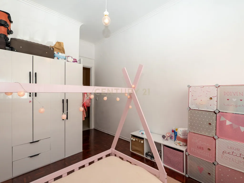 ** APARTAMENTO T2 NA AMADORA, PERTO DO METRO E DO COMBOIO ** - Image 11