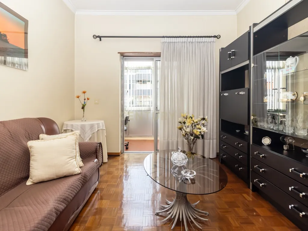Apartamento T3 em Amora, Seixal - Image 3