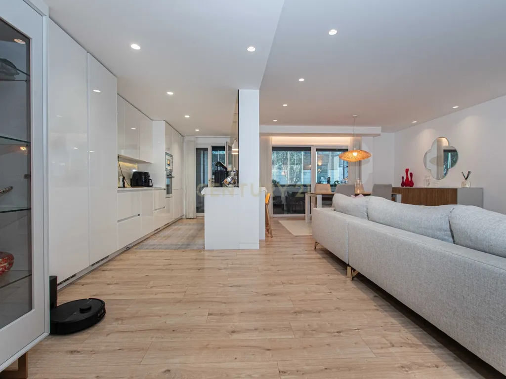 Apartamento T4 com Terraço e Box para 2 Viaturas | Jardim da Amoreira | Odivelas - Image 3