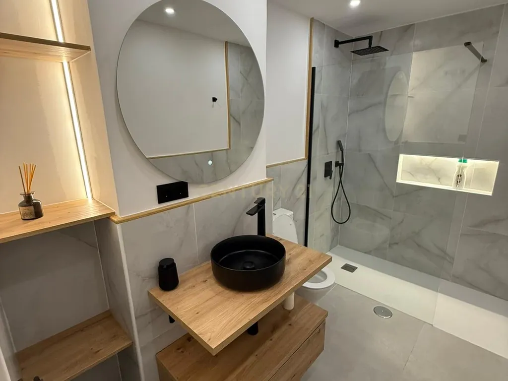 Luxuosa Moradia Renovada em Marbella, Málaga - Image 14