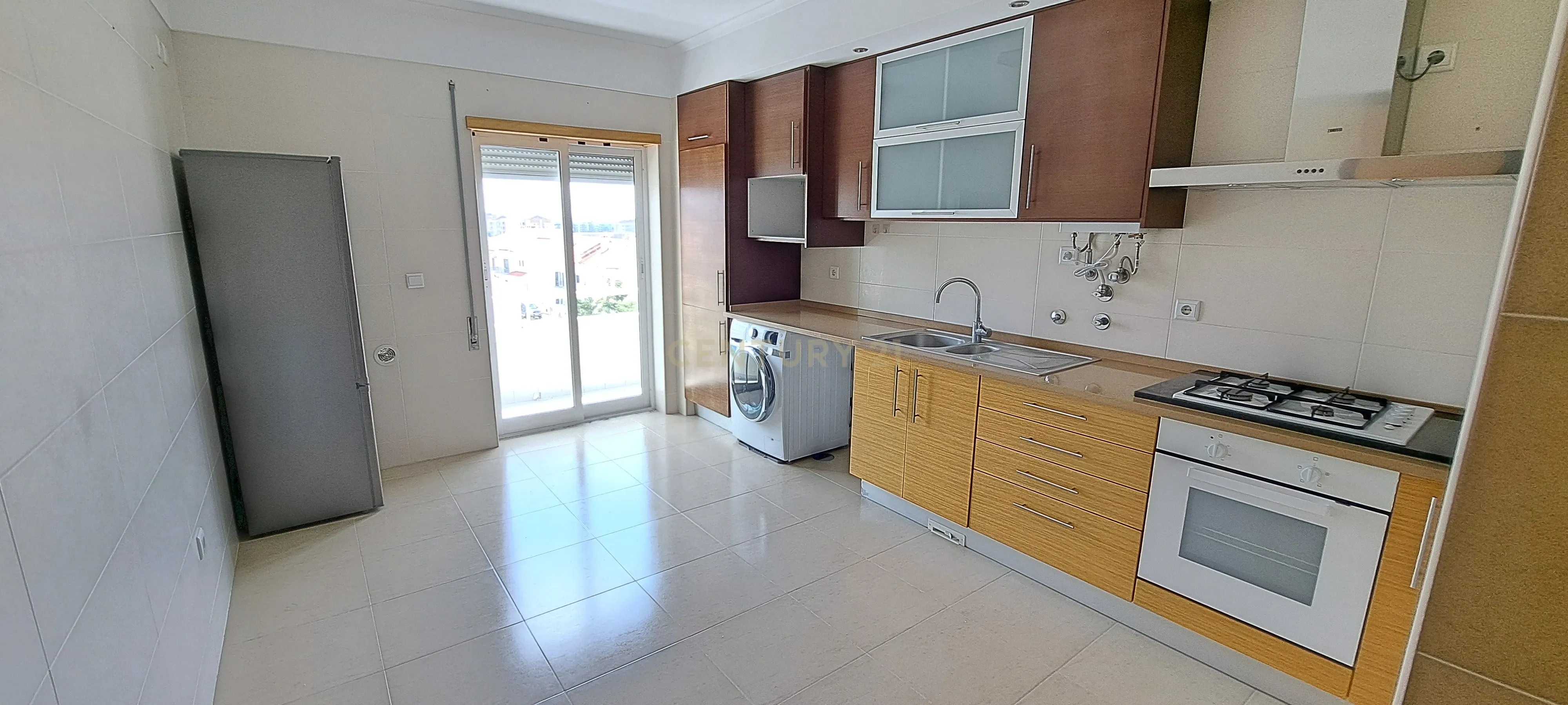 Apartamento T2 com arrecadação e lugar de garagem no Montijo. - Image 6