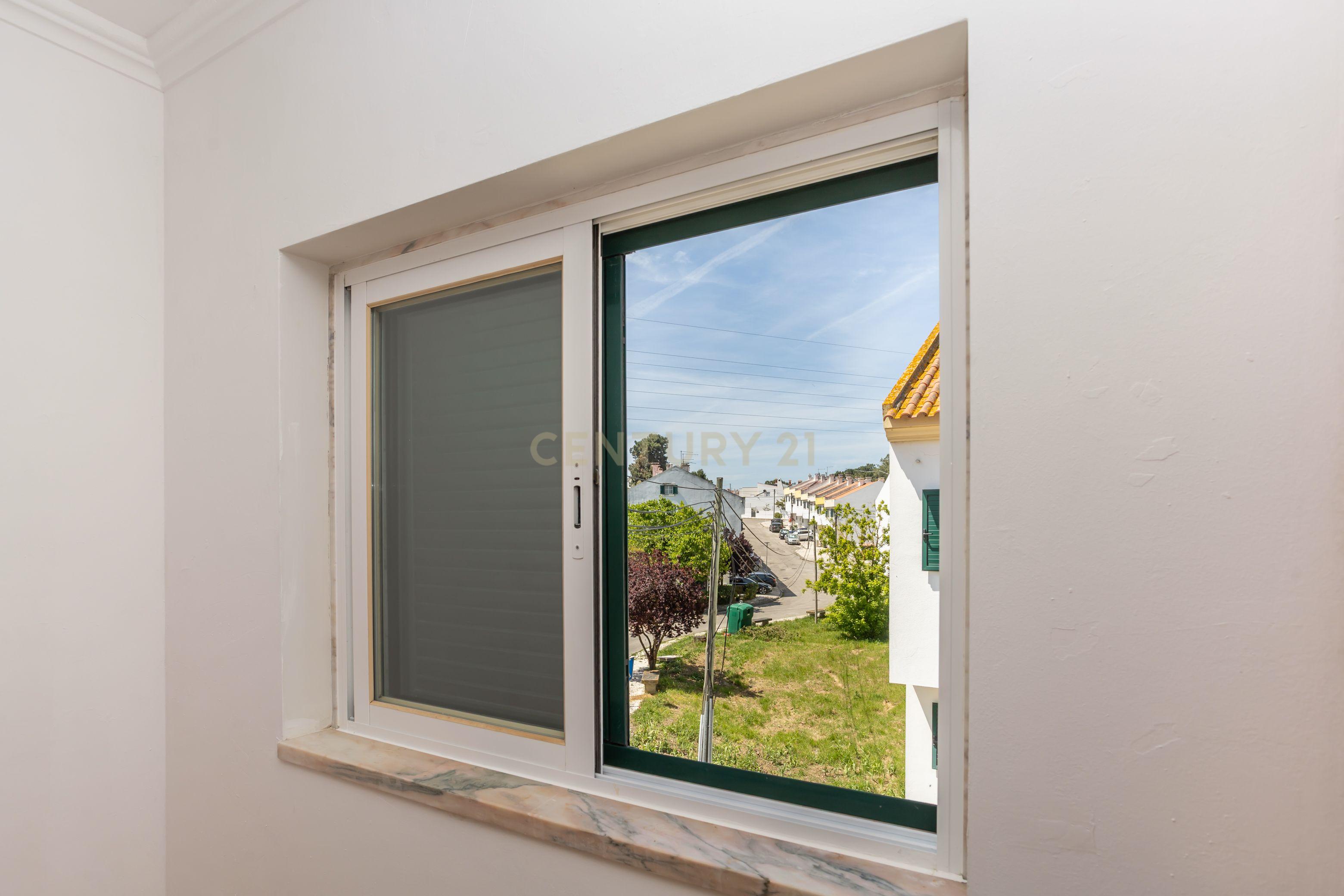  Moradia T3 em Amora - Seixal com Terraço e Garagem  - Image 34