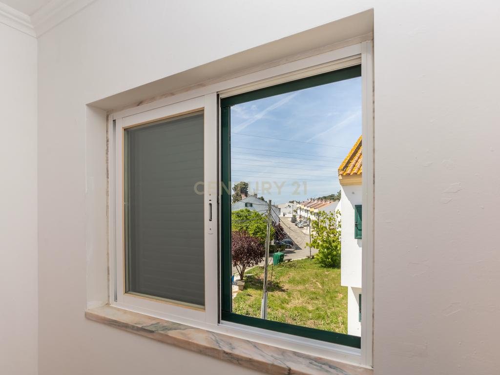  Moradia T3 em Amora - Seixal com Terraço e Garagem  - Image 34