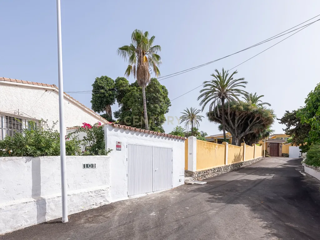 Oportunidade em Marbella: Propriedade nua de casa com jardim a poucos metros da praia - Image 25