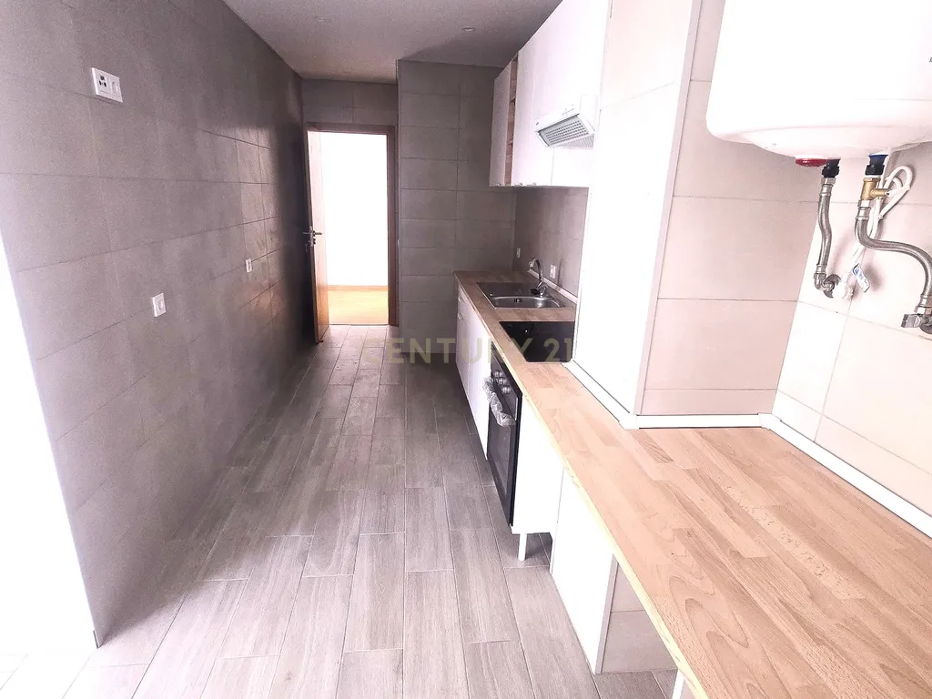 Apartamento T3 Totalmente Remodelado para Arrendamento | Bairro do Liceu | Setúbal - Image 3