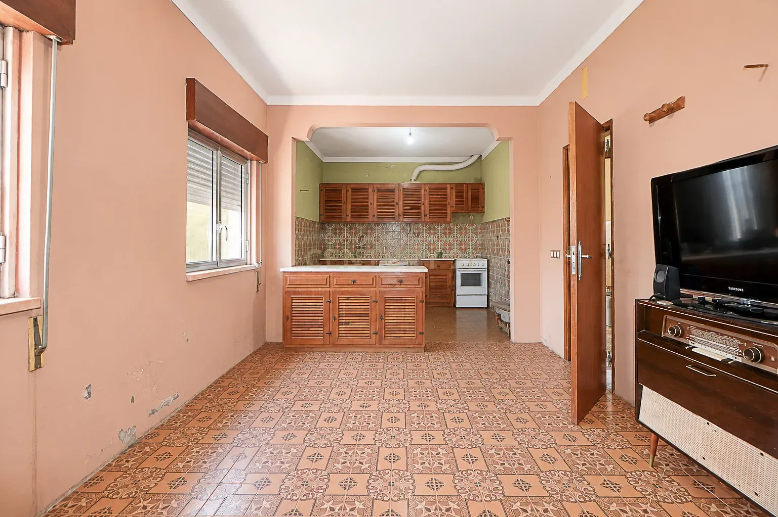 Fotografia 5 de Moradia para Remodelação com 1.332 m² de Terreno – Potencial para Destaque e Construção de 2 a 3 Moradias