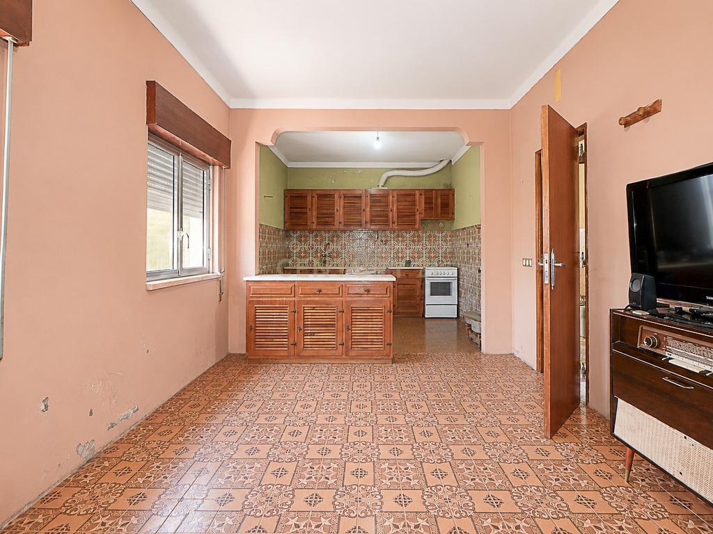 Moradia para Remodelação com 1.332 m² de Terreno – Potencial para Destaque e Construção de 2 a 3 Moradias - Image 5