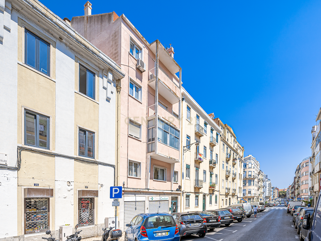 APARTAMENTO T1 EM CAMPO DE OURIQUE - Image 1