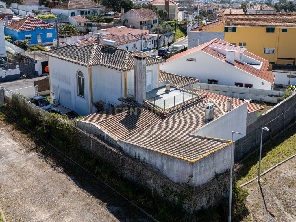 Moradia T4 em Loures com Jardim e Terraço - Image 42