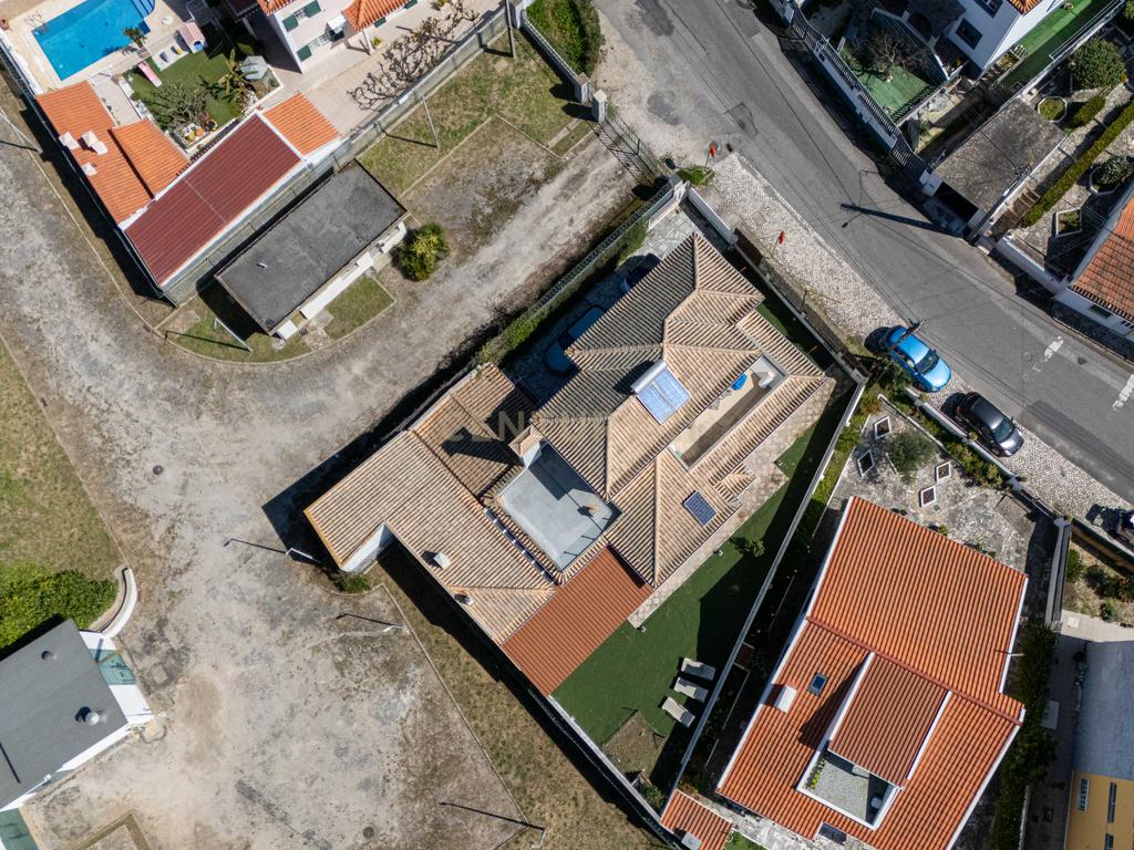  Moradia T4 em Loures com Jardim e Terraço - Image 43