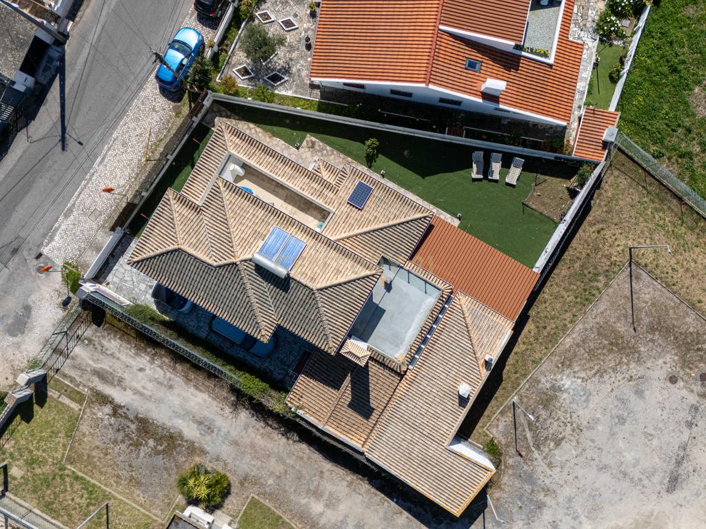  Moradia T4 em Loures com Jardim e Terraço - Image 5