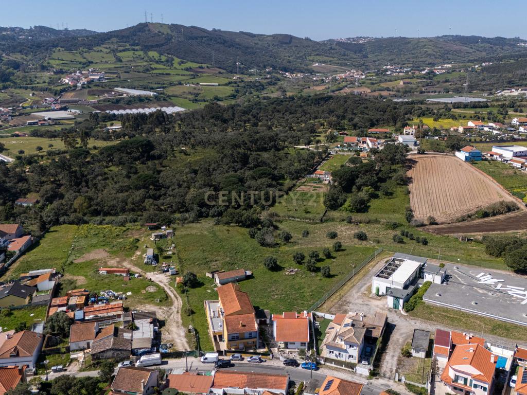  Moradia T4 em Loures com Jardim e Terraço - Image 44