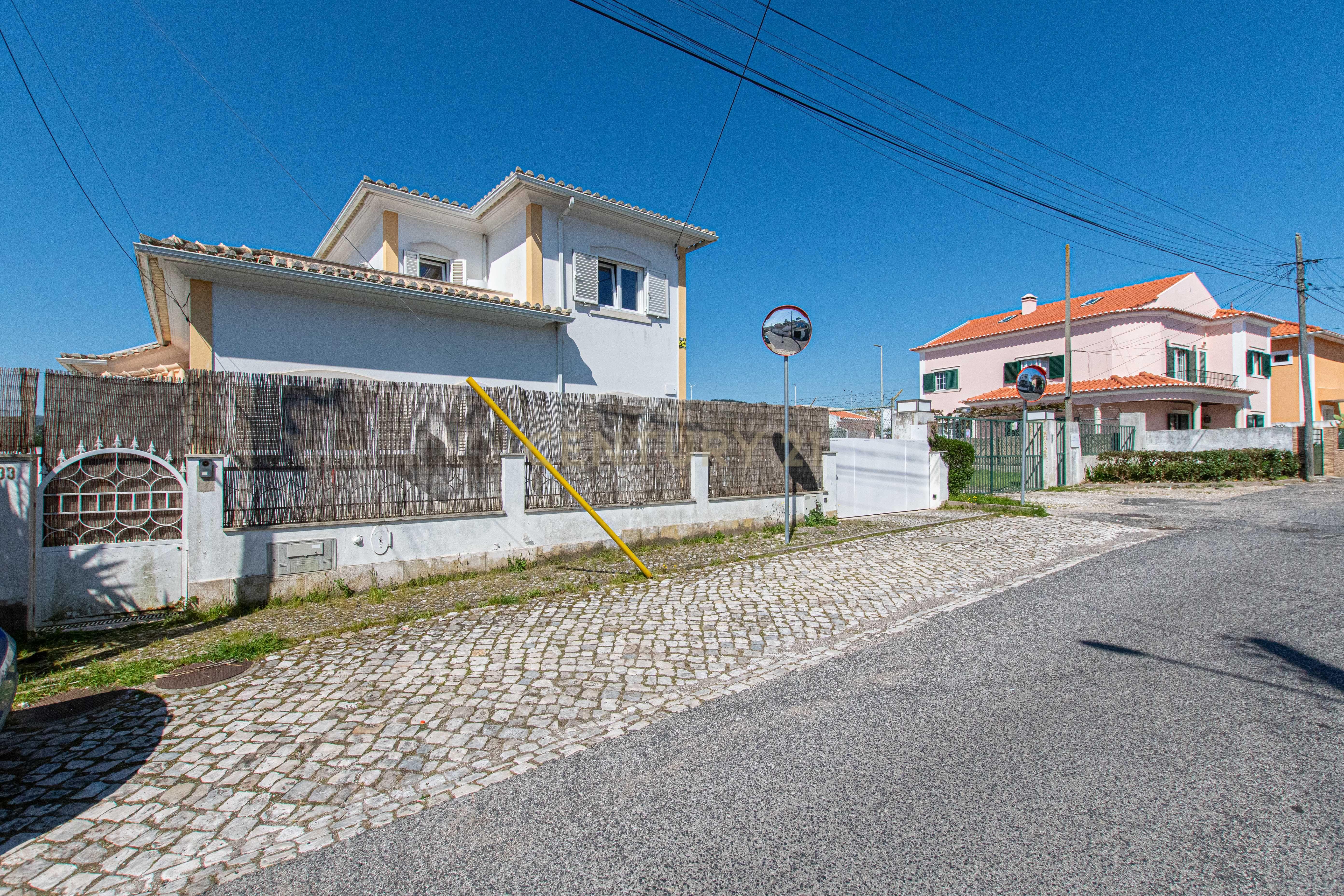 Espetacular Moradia T4 em Loures com Jardim e Terraço - Image 39