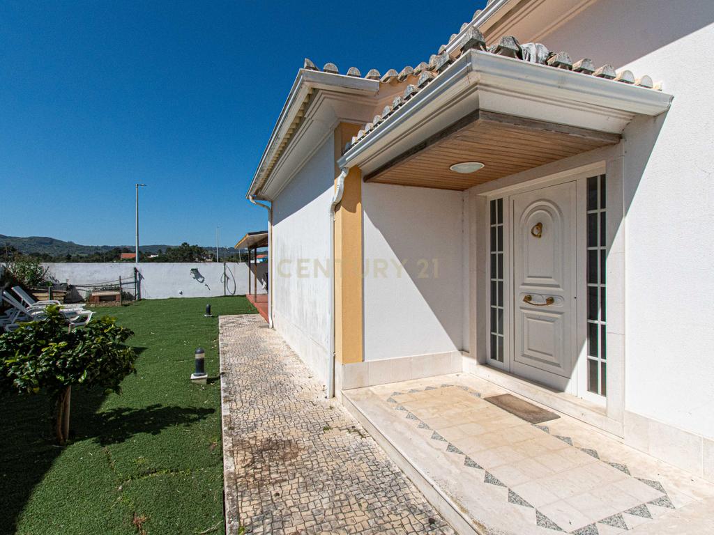  Moradia T4 em Loures com Jardim e Terraço - Image 10