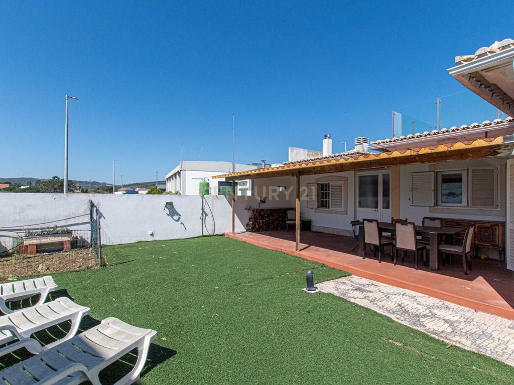  Moradia T4 em Loures com Jardim e Terraço - Image 7