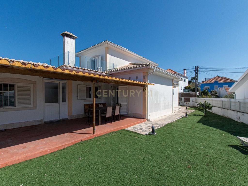  Moradia T4 em Loures com Jardim e Terraço - Image 2