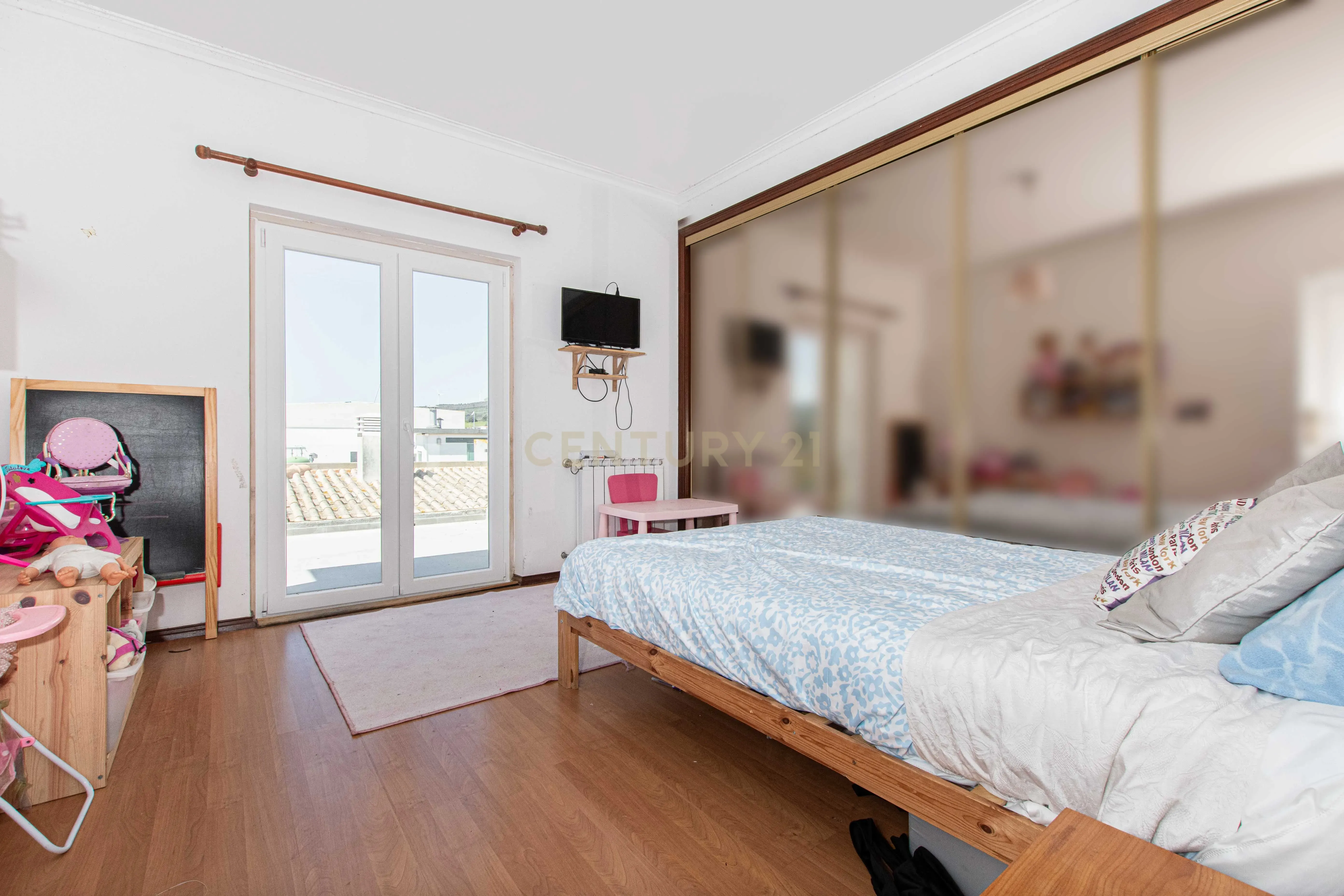 Espetacular Moradia T4 em Loures com Jardim e Terraço - Image 33