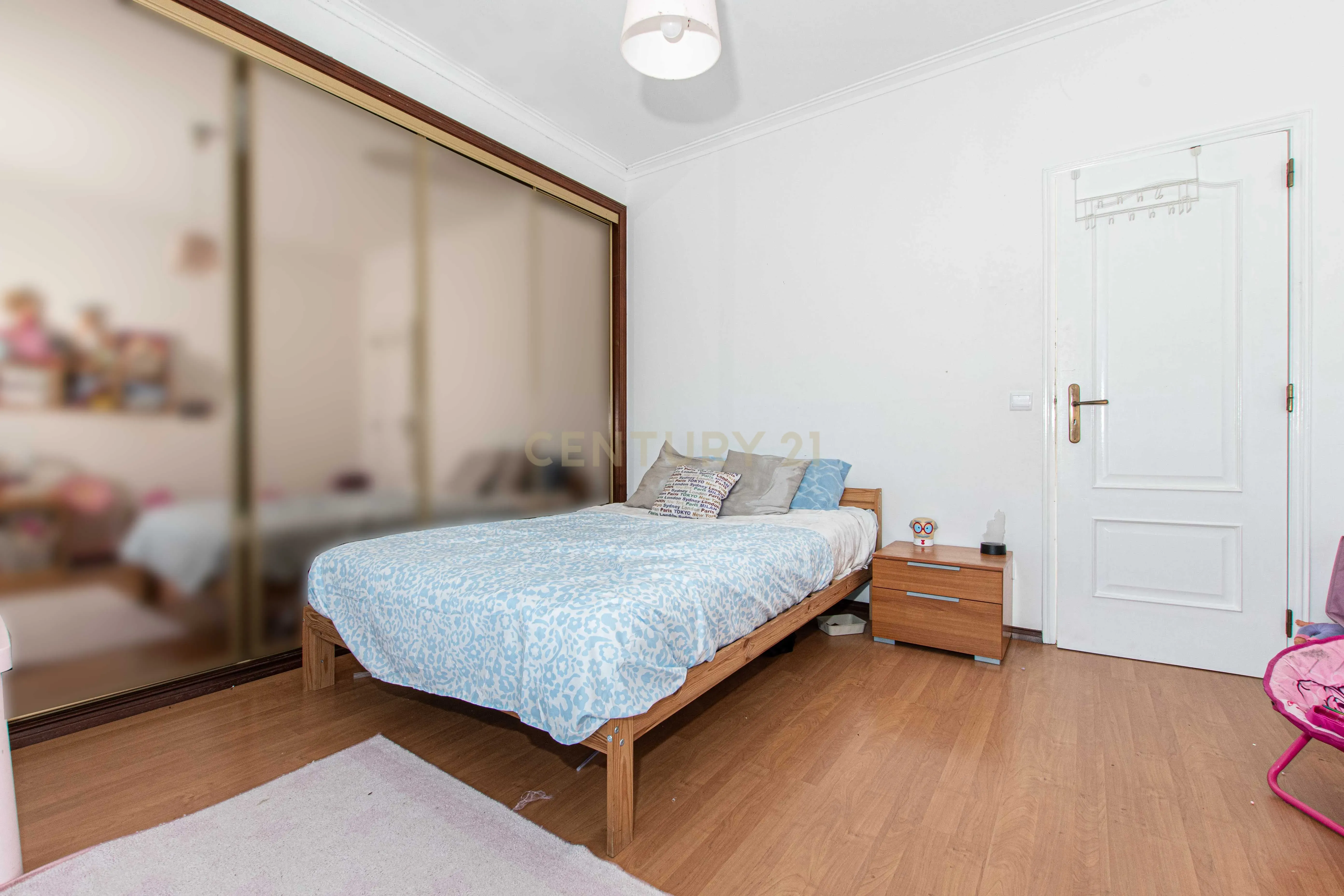 Espetacular Moradia T4 em Loures com Jardim e Terraço - Image 32