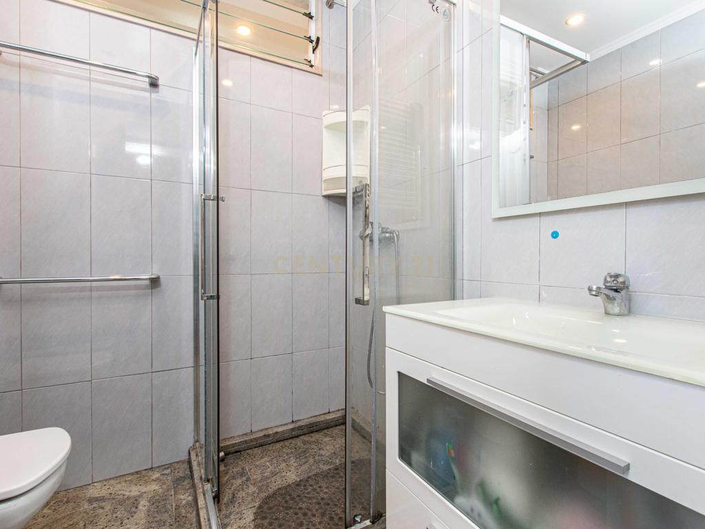  Moradia T4 em Loures com Jardim e Terraço - Image 28