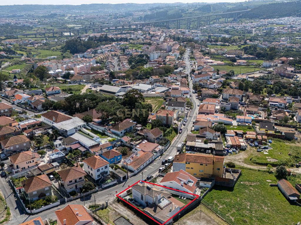  Moradia T4 em Loures com Jardim e Terraço - Image 47