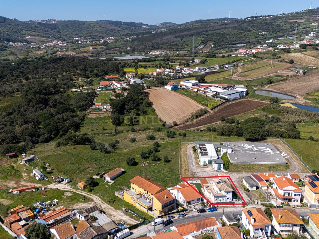  Moradia T4 em Loures com Jardim e Terraço - Image 46